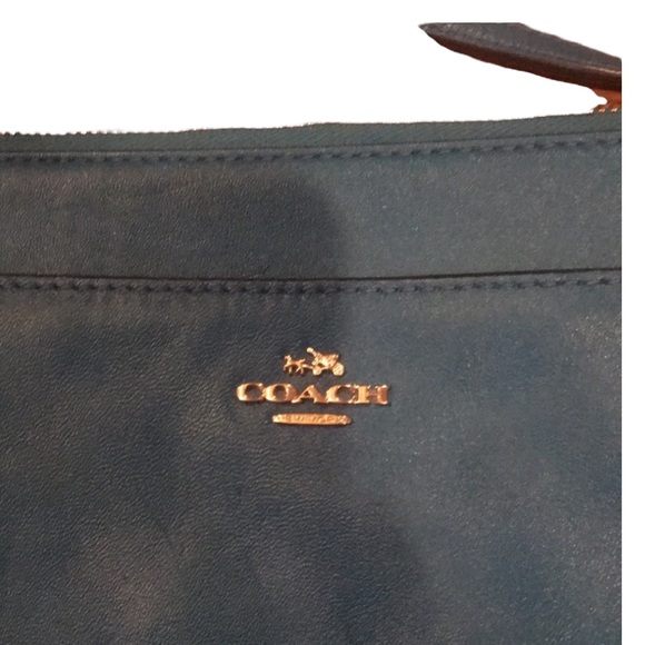 🛍👜Authentic Coach Leather Shoulder Purse - Picture 2 of 3